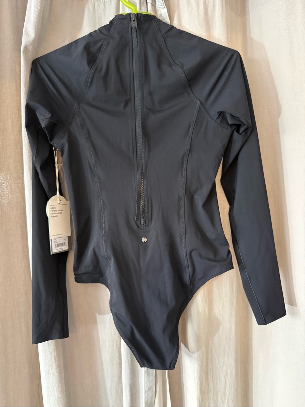 Vuori Long Sleeve Crush Paddle Suit, size small - Picture 5 of 7